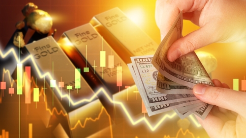 billets de banque et lingots d'or
